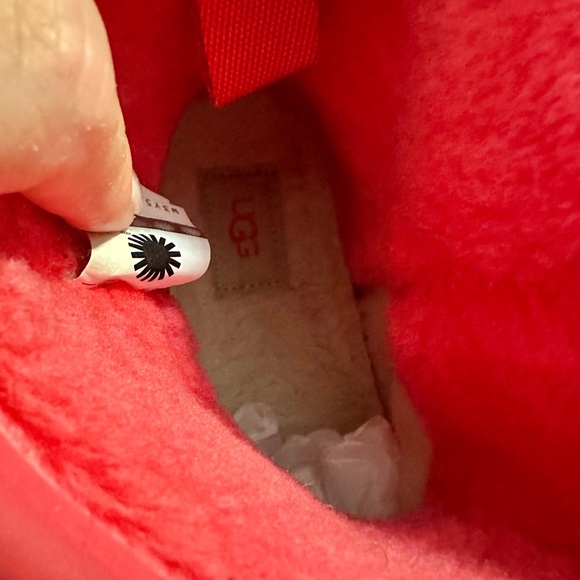 Ugg rain boots with fur inside I tried on in house. In new condition. Retai $250 - Picture 7 of 9